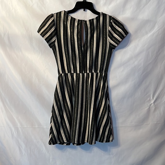 Short Sleeve Stripe Dress Size S - Picture 2 of 9